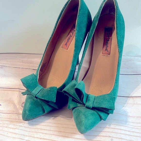 Betsey Johnson Shoes - Betsy Johnson Remixx Bow Suede Pointed Toe Heels Sz 7.5 Women